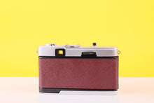 Load image into Gallery viewer, Olympus Trip 35 35mm Film Camera with Zuiko 40mm f2.8 Lens in Burgundy
