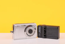 Load image into Gallery viewer, Pentax Optio M40 8MP Digital Compact Camera with 3x Optical Zoom
