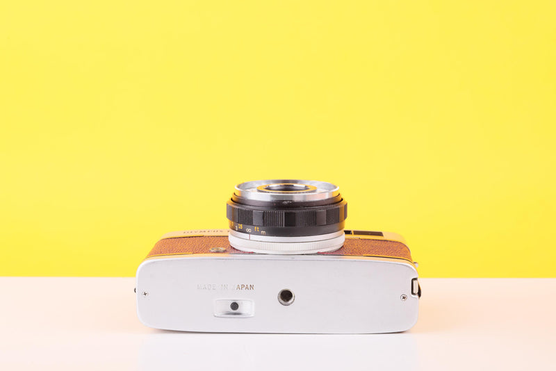 Olympus Trip 35 35mm Film Camera with Zuiko 40mm f2.8 Lens in Burgundy