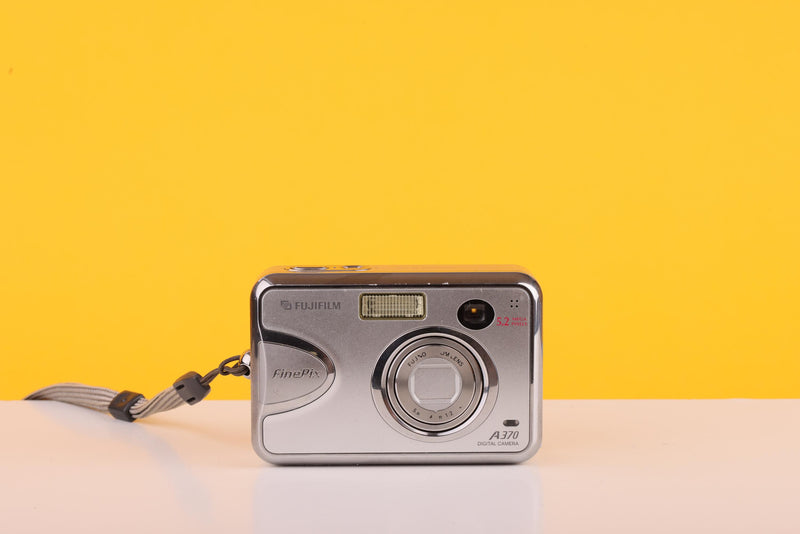 Fujifilm FinePix A370 5.2MP CCD Digital Compact Camera