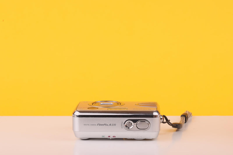 Fujifilm FinePix A370 5.2MP CCD Digital Compact Camera