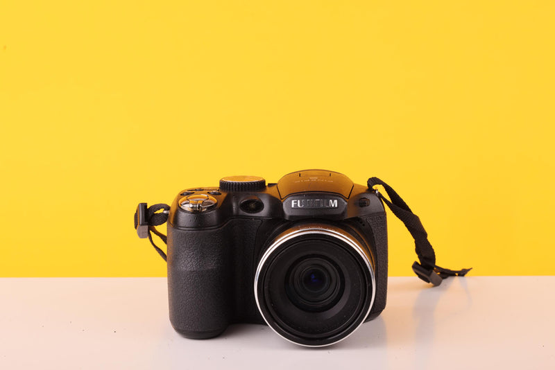 Fujifilm FinePix S1730 12MP Bridge Digital Camera