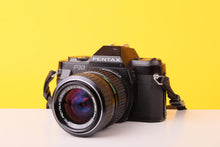 Load image into Gallery viewer, Pentax P30 35mm SLR Film Camera with SMC Pentax-M 28–50mm f/3.5–4.5 Zoom Lens
