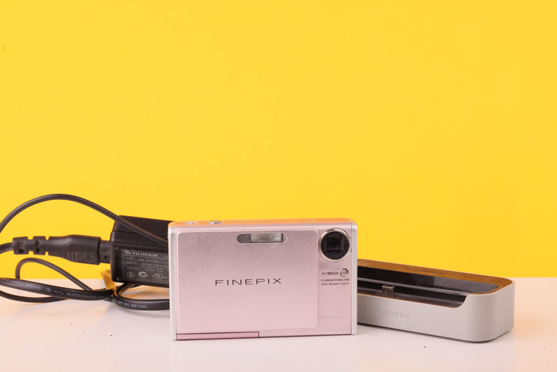 Fujifilm FinePix Z3 5.1MP Pink Digital Compact Camera with charger