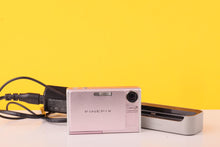Load image into Gallery viewer, Fujifilm FinePix Z3 5.1MP Pink Digital Compact Camera with charger
