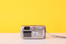 Load image into Gallery viewer, Samsung Digimax V4 4.0MP Digital Compact Camera 3x Zoom Schneider Lens
