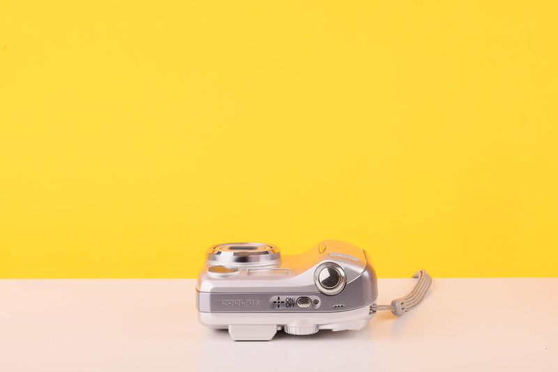 Nikon COOLPIX 4100 4MP Compact Digital Camera Silver 3x Optical Zoom