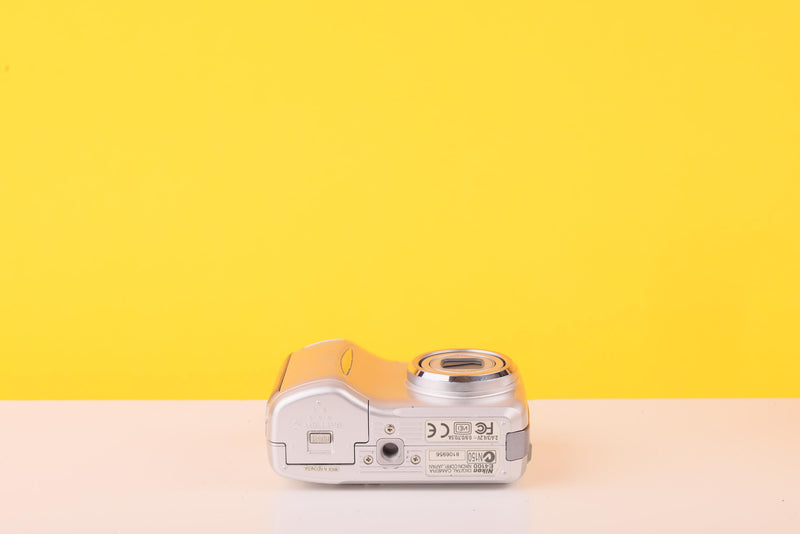 Nikon COOLPIX 4100 4MP Compact Digital Camera Silver 3x Optical Zoom