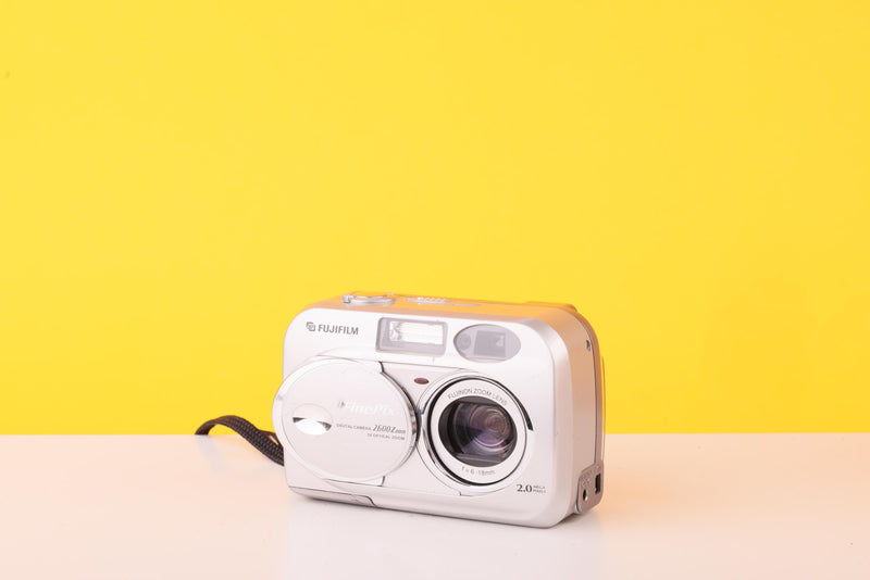 Fujifilm FinePix 2600 Zoom 2.0MP Compact Digital Camera Silver 3x Optical Zoom