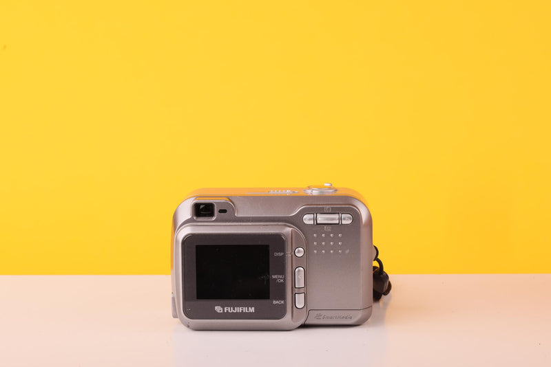 Fujifilm FinePix 2600 Zoom 2.0MP Compact Digital Camera Silver 3x Optical Zoom