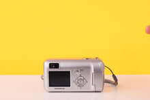 Load image into Gallery viewer, Olympus camedia C-460 Zoom 4.0MP Compact Digital Camera Silver 3x Optical Zoom
