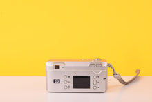 Load image into Gallery viewer, HP Photosmart 433 3.1MP Compact Digital Camera Silver 3x Digital Zoom
