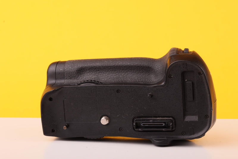 Nikon Multi-Power Battery Pack MB-D12