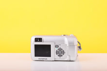 Load image into Gallery viewer, Olympus Camedia C-350 Zoom 3.2MP Digital Compact Camera
