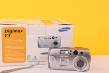 Load image into Gallery viewer, Samsung Digimax V5 5.0MP Compact Digital Camera Schneider 3x Optical Zoom Silver-Boxed
