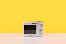 Load image into Gallery viewer, Olympus X-775 7.1MP Digital Compact Camera - Boxed
