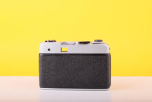 Load image into Gallery viewer, Beirette K100 35mm Compact Film Camera With Case

