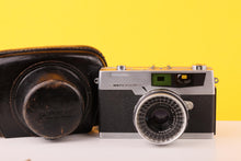 Load image into Gallery viewer, Petri 7S 35mm Rangefinder Film Camera with 45mm Lens
