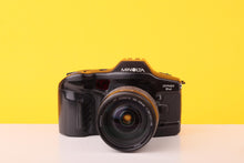 Load image into Gallery viewer, Minolta Dynax 9xi 35mm SLR Film Camera with AF Zoom Xi 28-105mm Lens - Boxed
