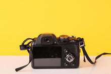 Load image into Gallery viewer, Fujifilm FinePix S4400 14MP 28x Optical Zoom Digital Bridge Camera
