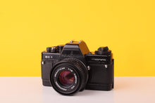 Load image into Gallery viewer, Praktica BC1 Electronic 35mm SLR Film Camera with Pentacon Prakticar 50mm f/1.8 MC Lens
