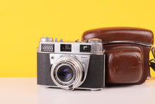 Load image into Gallery viewer, Kodak Retina IIA 35mm Rangefinder Film Camera with Schneider-Kreuznach Retina-Xenar 45mm f/2.8 Lens &amp; Case
