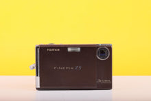 Load image into Gallery viewer, Fujifilm FinePix Z5 6.3MP Digital Compact Camera – 3x Optical Zoom
