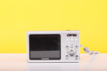 Load image into Gallery viewer, Fujifilm FinePix Z5 6.3MP Digital Compact Camera – 3x Optical Zoom
