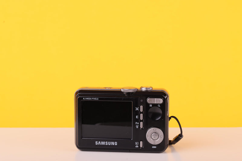 Samsung D860 8.1MP Digital Compact Camera