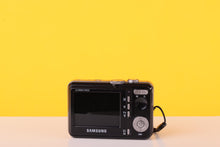 Load image into Gallery viewer, Samsung D860 8.1MP Digital Compact Camera
