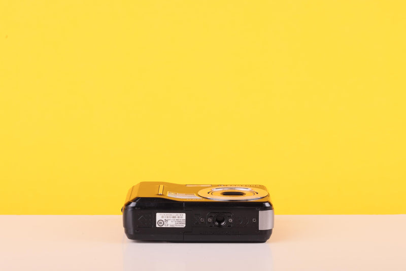 Samsung D860 8.1MP Digital Compact Camera