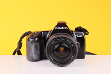 Load image into Gallery viewer, Minolta Dynax 3000i 35mm SLR Film Camera with 35–105mm AF Zoom Lens
