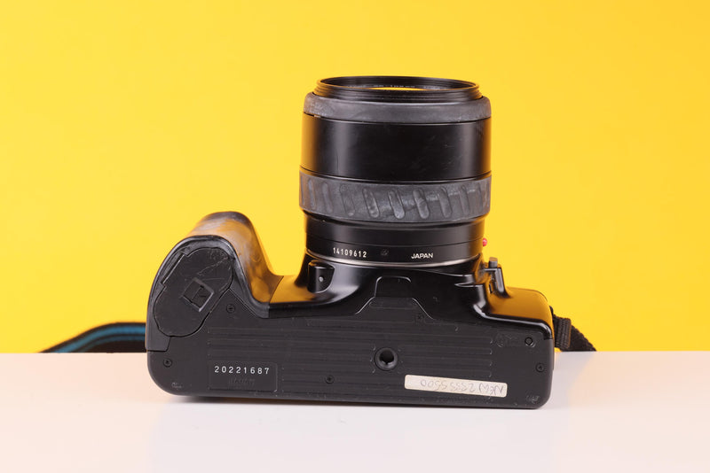 Minolta Dynax 3000i 35mm SLR Film Camera with 35–105mm AF Zoom Lens