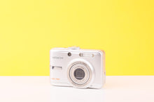 Load image into Gallery viewer, Hitachi HDC-761E Compact Digital Camera with case
