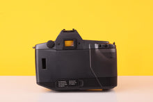 Load image into Gallery viewer, Canon EOS 600 SLR  35mm Film Camera + Tamron 80-210mm f/4.5-5.6 AF Telephoto Zoom Lens
