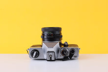 Load image into Gallery viewer, Praktica Super TL1000 with Pentacon 50mm f/1.8 Prime Lens
