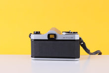 Load image into Gallery viewer, Asahi Pentax SP1000 35mmSLR Film Camera with SMC Takumar 55mm f/2 Lens
