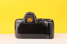 Load image into Gallery viewer, Nikon AF F801 35mm SLR Film Camera with AF Nikkor 35-105mm F3.5-4.5 Lens
