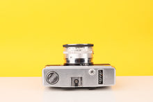 Load image into Gallery viewer, Halina 3000 35mm Viewfinder Film Camera with Halinar 45mm f2.8 F.C. Lens
