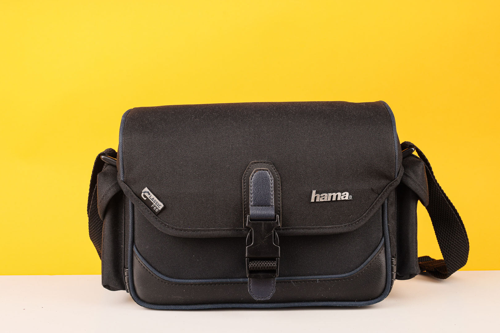 Hama Classic F66 Messenger Camera Bag