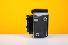 Load image into Gallery viewer, Yashica-D 120 TLR Medium Format FilmCamera with Case
