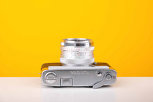 Load image into Gallery viewer, Yashica 1c Lynx-14e 35mm Rangefinder Film Camera
