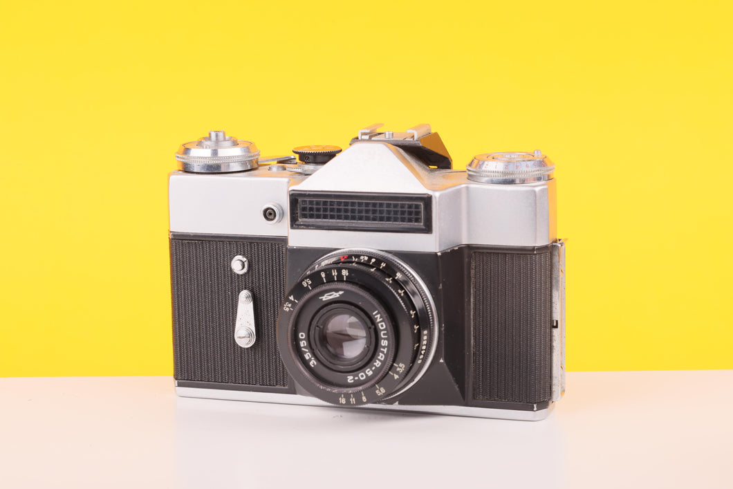Zenit インダスター50mmフィルムカメラ Zenit EM with Industar 50-2: A Small Lens for an Urban · Lomography
