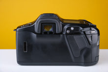 Load image into Gallery viewer, Minolta Dynax 9xi 35mm SLR Film Camera with 28-80mm f4-5.6 Lens
