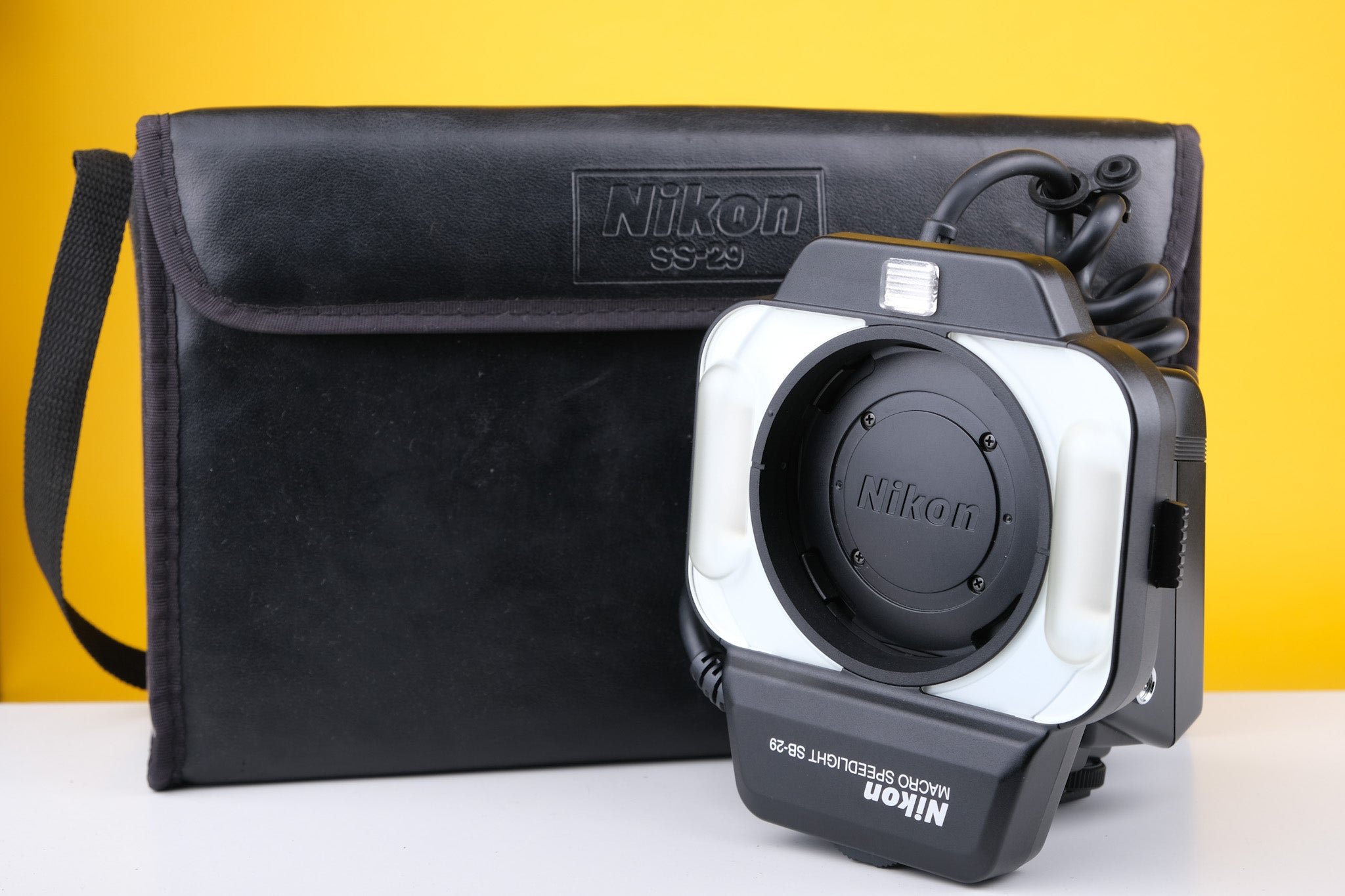 Nikon SS 29 Macro Flash with Case