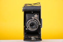 Load image into Gallery viewer, Kodak Folding Brownie six-20 620 Film Camera
