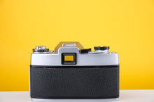 Load image into Gallery viewer, Leicaflex SL 35mm SLR Film Camera Body
