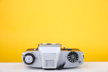 Load image into Gallery viewer, Leicaflex SL 35mm SLR Film Camera Body
