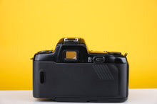 Load image into Gallery viewer, Nikon F-601 35mm SLR Film Camera Body Boxed
