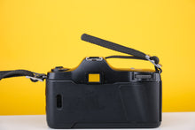 Load image into Gallery viewer, Olympus OM101 35mm SLR Film Camera with 50mm f1.8
